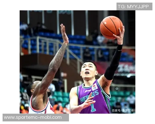 拜仁新款热身服色彩斑斓引发球迷热议纷纷吐槽设计失误