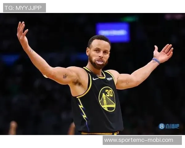 里德表现低迷全场仅得6分9板三分球命中率惨淡 里德表现低迷全场仅得6分9板三分球命中率惨淡