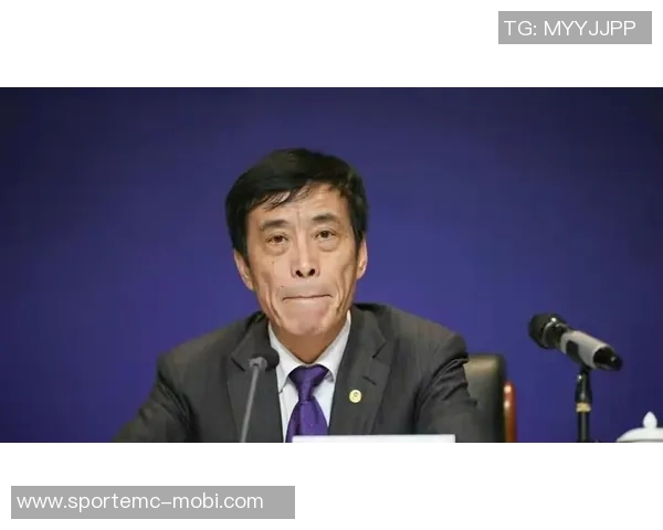 足协主席宋凯为于汉超颁发退役球衣59场国足生涯铭刻9球辉煌历史 足协主席宋凯为于汉超颁发退役球衣59场国足生涯铭刻9球辉煌历史